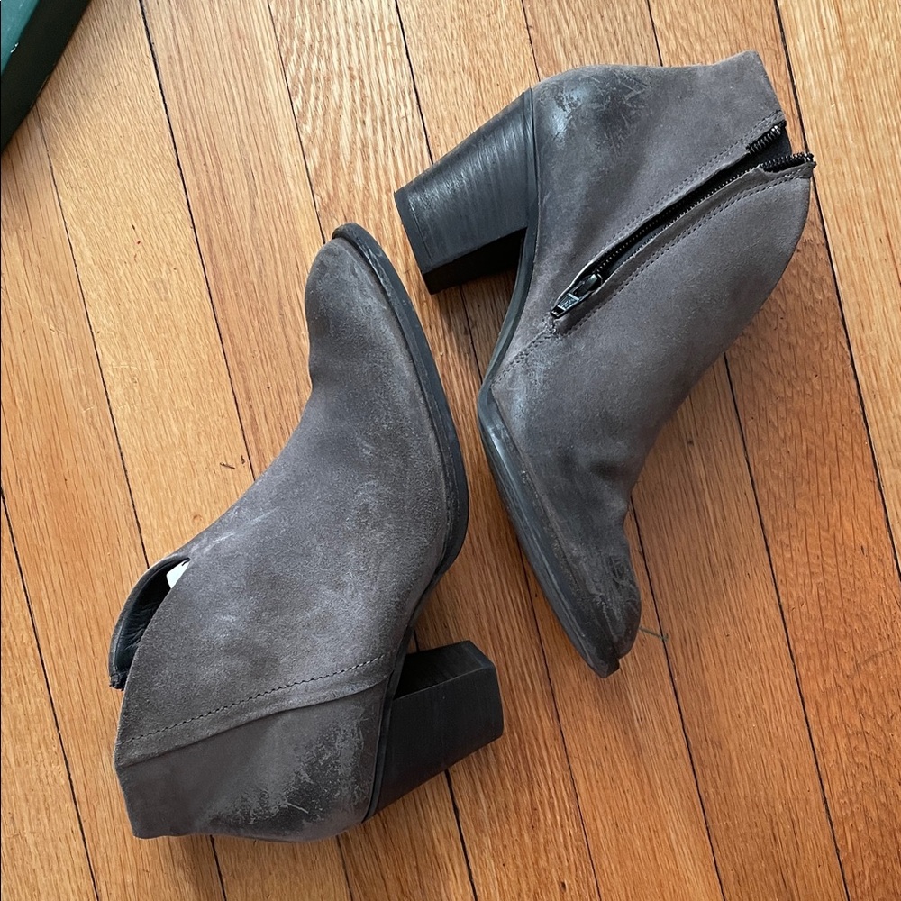 Paul Green Gray Suede Delgado  Women’s 8.5 Ankle Boots